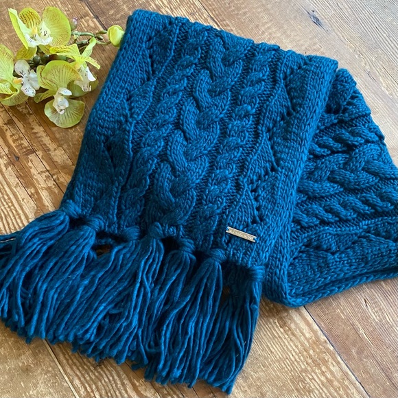 MICHAEL Michael Kors Cable Knit Scarf - Picture 12 of 13